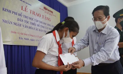 Học bổng đến với học sinh dân tộc thiểu số vùng biên giới Tây Ninh