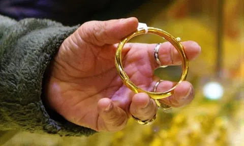 Cháu trai cạy tủ nhà bác ruột trộm 5 chỉ vàng đem ra chợ bán