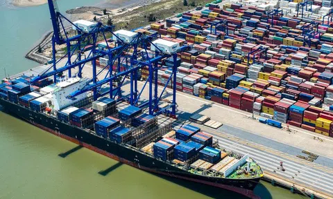 Làng chài nghèo ở VN lột xác với nhiều "siêu" công trình, nhà máy ô tô lớn thứ 3 thế giới