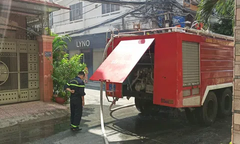 TP.HCM: Cháy lớn trong nhà trọ ở cư xá Bắc Hải, nhiều người mắc kẹt được giải cứu
