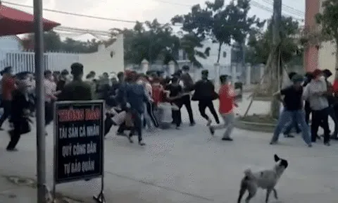 Vụ dòng người chen lấn xô nhau ngã lăn quay khi đi làm sổ đỏ: "Tôi phải đi từ 4h sáng"