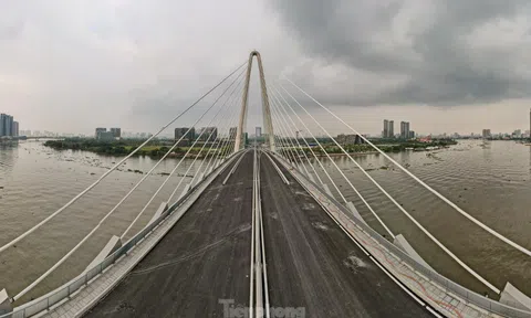 Ngắm thành phố từ cầu Thủ Thiêm 2 bắc qua sông Sài Gòn