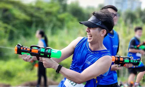 Khoảnh khắc sôi động của đường chạy nước qua ống kính Galaxy S22 Ultra