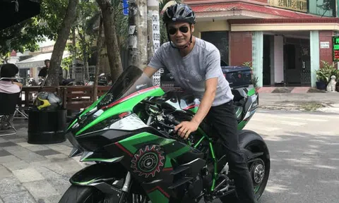 Cuộc sống tuổi 49 của Tiết Cương: Giàu ngầm, chơi xe cổ, vừa cưới vợ đẹp kém 26 tuổi