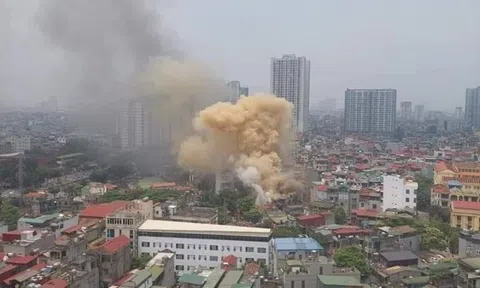 Kịp thời giải cứu cháu bé mắc kẹt trong vụ cháy tại Lĩnh Nam (Hà Nội)