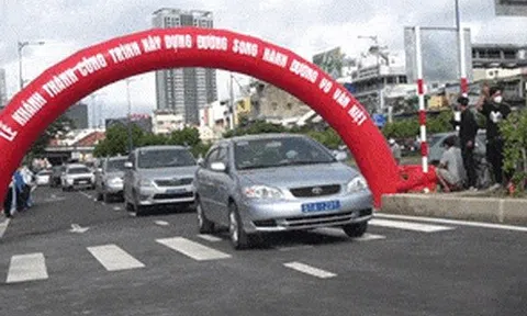 CLIP: Ngày đầu đường song hành Võ Văn Kiệt đưa vào sử dụng ở TP HCM