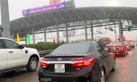 Lần đầu tiên Hà Nội chỉ đạo ''xả trạm'' thu phí khi ùn tắc