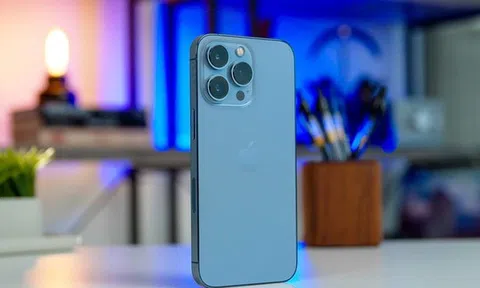 Lý do smartphone đắt tiền ngày càng hút khách