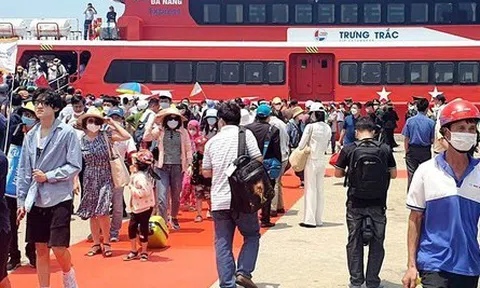 Hơn 2.000 du khách bất ngờ hủy tour ra đảo Lý Sơn