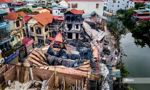 Hà Nội: Cháy lớn thiêu rụi 4 xưởng sản xuất chăn gối