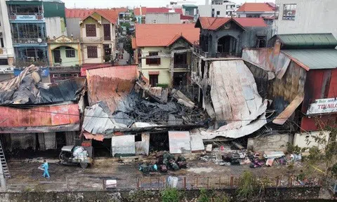 Hà Nội: Cháy lớn thiêu rụi 4 xưởng sản xuất chăn gối ở Thường Tín