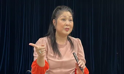 Hồng Vân nói về tình hình sân khấu kịch Phú Nhuận: ‘Như bị đuổi ra khỏi nhà’