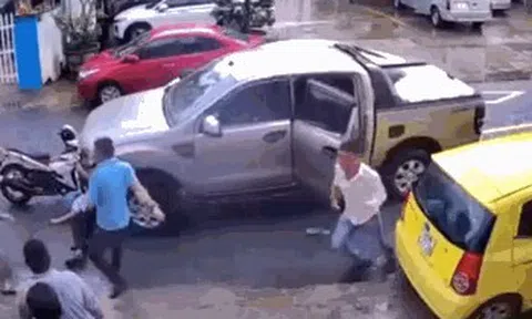 Kinh hãi clip 3 người đi ôtô bị đánh gục giữa đường ở TP Long Khánh