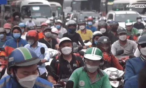 Người dân ùn ùn về quê nghỉ lễ 30/4, nhiều đoạn đường tắc dài, bến xe nườm nượp khách