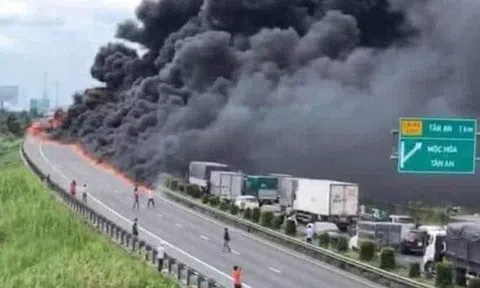 Cận cảnh hiện trường vụ hỏa hoạn kinh hoàng trên cao tốc