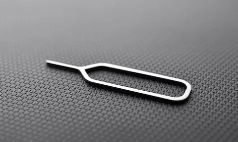 Apple bán que chọc SIM giá 4 USD