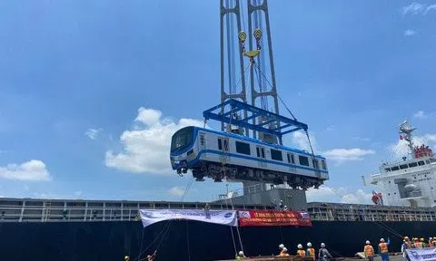 Tp.HCM: Cận cảnh 2 đoàn tàu cuối cùng tuyến metro số 1 về nước