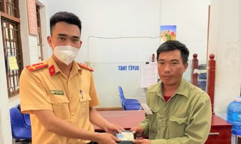 Nhặt được ví tiền, cán bộ CSGT tìm người đánh rơi trả lại