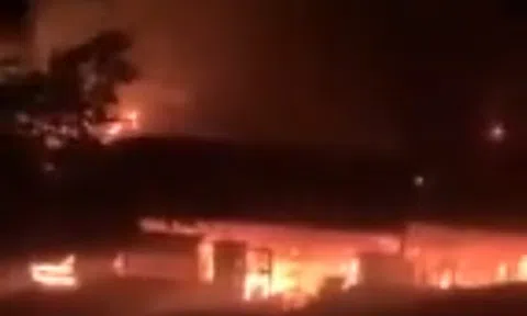 5 người trong một gia đình thoát chết khi bà hỏa thiêu rụi quán tạp hóa