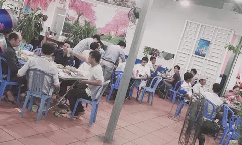 Mẹ đưa điện thoại xịn cho chơi game, bé trai 3 tuổi suýt gặp họa vì cướp