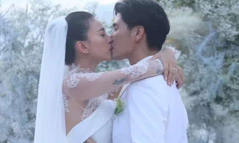 Ngô Thanh Vân khóa môi Huy Trần trong lễ cưới
