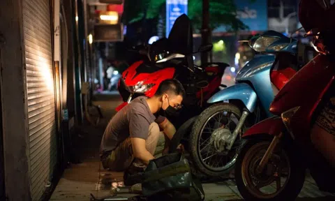 Biệt đội xuyên đêm giải cứu xe máy 0 đồng ở Hà Nội: “Không lãi được gì ngoài tình cảm”