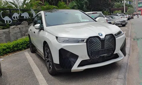Ô tô điện BMW iX iDrive40 đầu tiên về Việt Nam