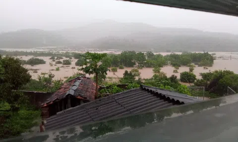 Mưa lũ lớn ở Bắc Giang, hàng trăm ngôi nhà chìm trong biển nước