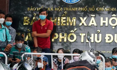 Đi làm thủ tục rút bảo hiểm thất nghiệp từ tờ mờ sáng