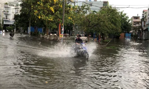 Thủ Đức: Mưa lớn, nhiều tuyến đường ngập sâu