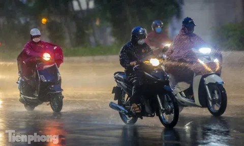 Gió mùa đông bắc sắp tràn về, Hà Nội mưa rào và dông từ đêm mai