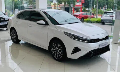 Bán chạy nhất phân khúc sedan hạng C, Kia K3 tiếp tục tăng giá