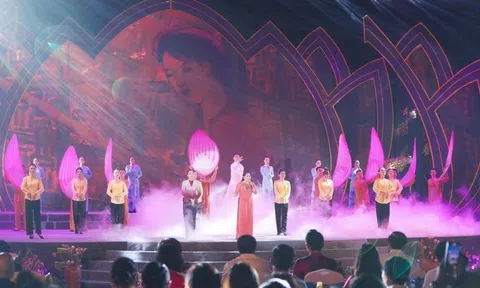 Xúc động chương trình nghệ thuật "Người mẹ Làng sen"