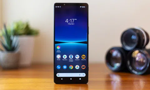 Smartphone mới của Sony có giá 1.600 USD, hệ thống camera đặc biệt