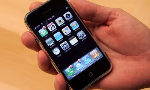Steve Jobs từng muốn iPhone không có khe SIM