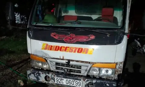 Cả đêm mật phục bắt xe tải chở gỗ lậu