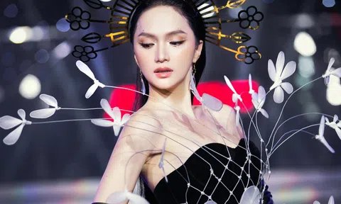 Hương Giang diện váy ôm sát, khoe dáng nóng bỏng