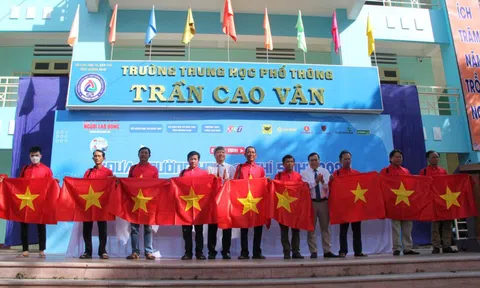 Trao thêm 7.000 lá cờ Tổ quốc cho ngư dân Quảng Nam