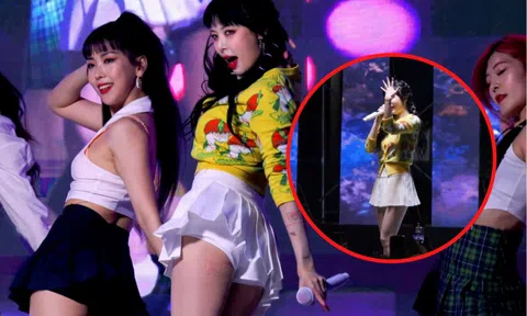 'Nữ hoàng gợi cảm' HyunA được fan cầu hôn tại sự kiện