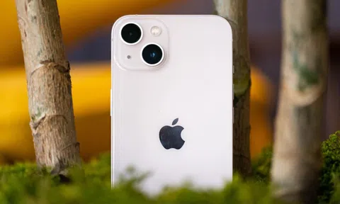 iPhone 13 là smartphone bán chạy nhất thế giới