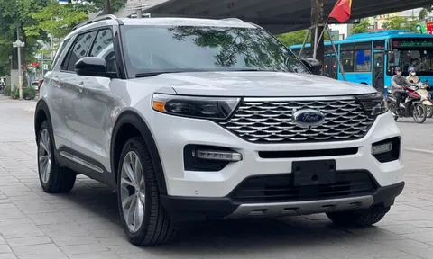 Ford Explorer Platinum 2022 nhập không chính hãng về Việt Nam, giá hơn 4 tỉ đồng