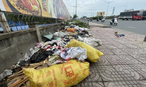 Sau 1 đêm, cầu Tham Lương bị "hành hạ" thấy thương