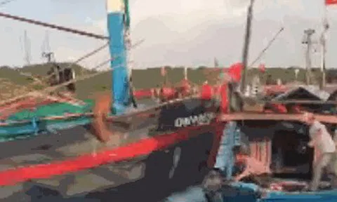 Mâu thuẫn thu mua hải sản, tàu cá ở Quảng Trị bị tông chìm, 6 ngư dân rơi xuống biển