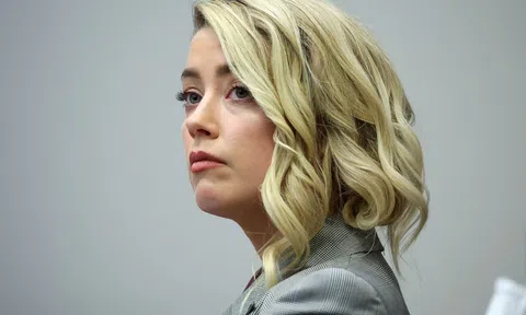 Phản ứng của Amber Heard khi bị Kate Moss ‘lật tẩy’ trước tòa