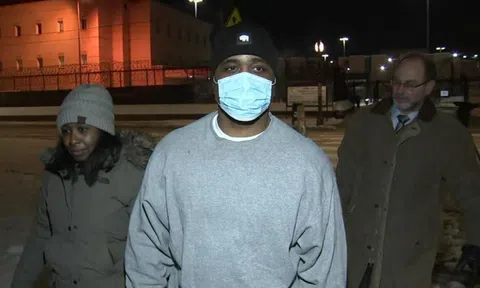 Ngồi tù oan thay em trai sinh đôi suốt 20 năm, người đàn ông bật khóc khi được thả tự do