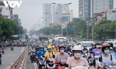 Giao thông Hà Nội tiếp tục tắc nghẽn kéo dài trong ngày đầu tuần
