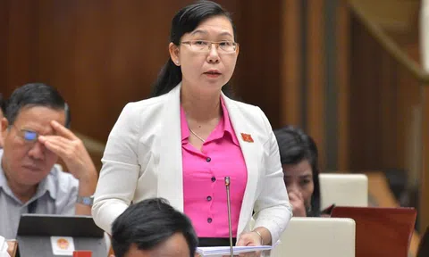 Chồng khen vợ hàng xóm, mẹ ép con học nhiều... có phải bạo lực gia đình?