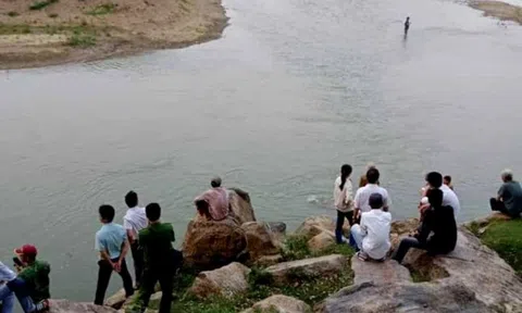 3 học sinh lớp 6 chết đuối khi ra sông tắm