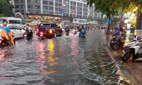 Tốn gần 500 tỷ nâng cấp, đường Nguyễn Hữu Cảnh vẫn ngập sau mưa