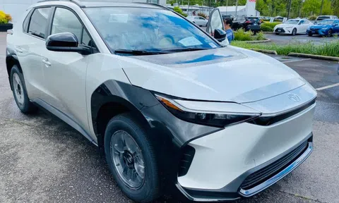 Xe điện Toyota bZ4X chỉ được trang bị 'bình dân'